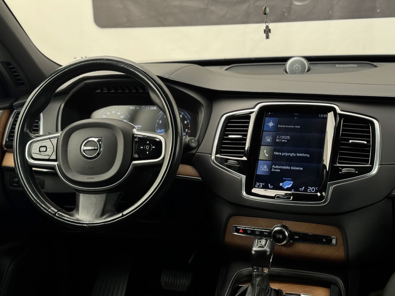 Volvo XC90 | 18