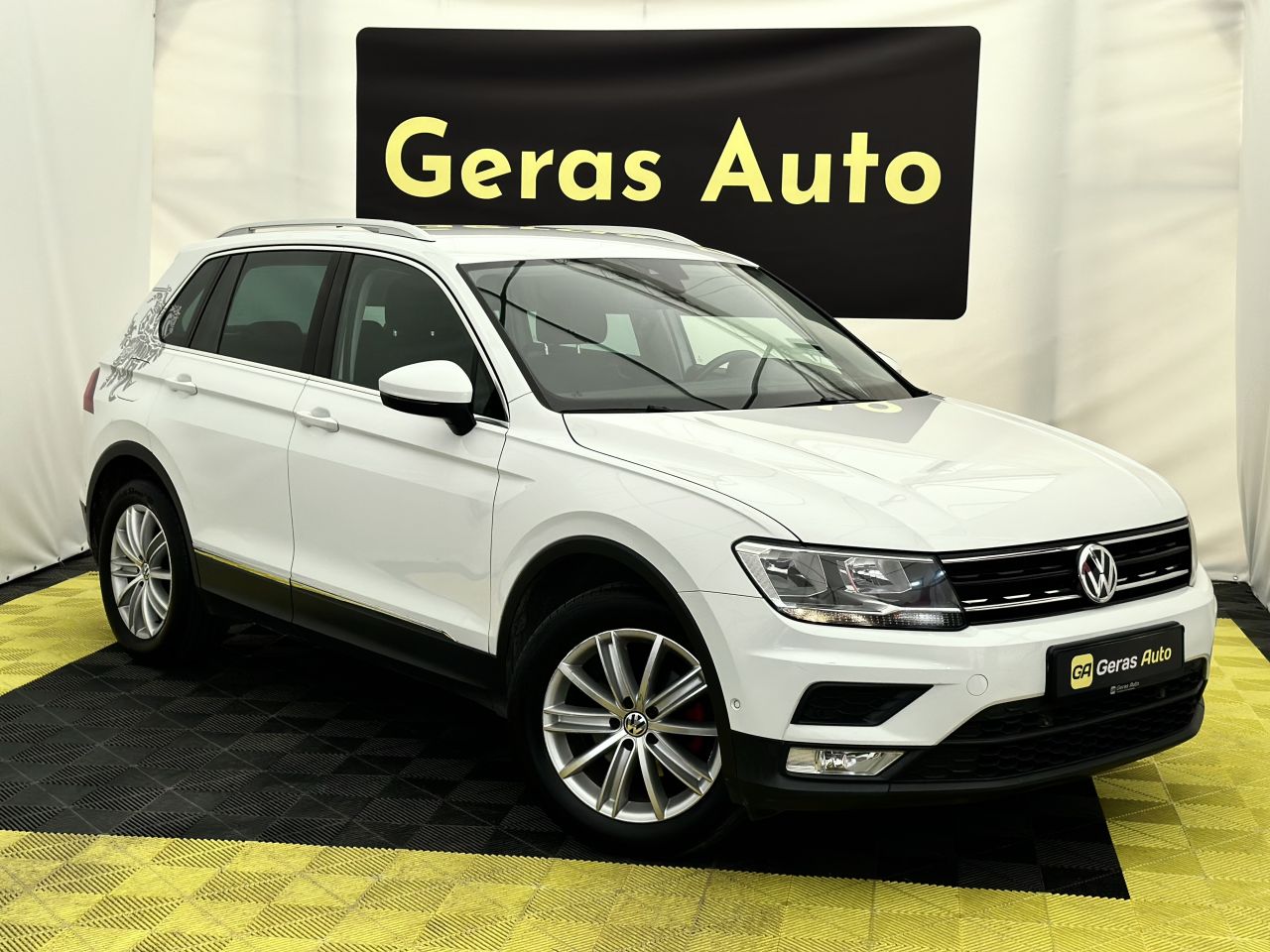 Volkswagen Tiguan | 2