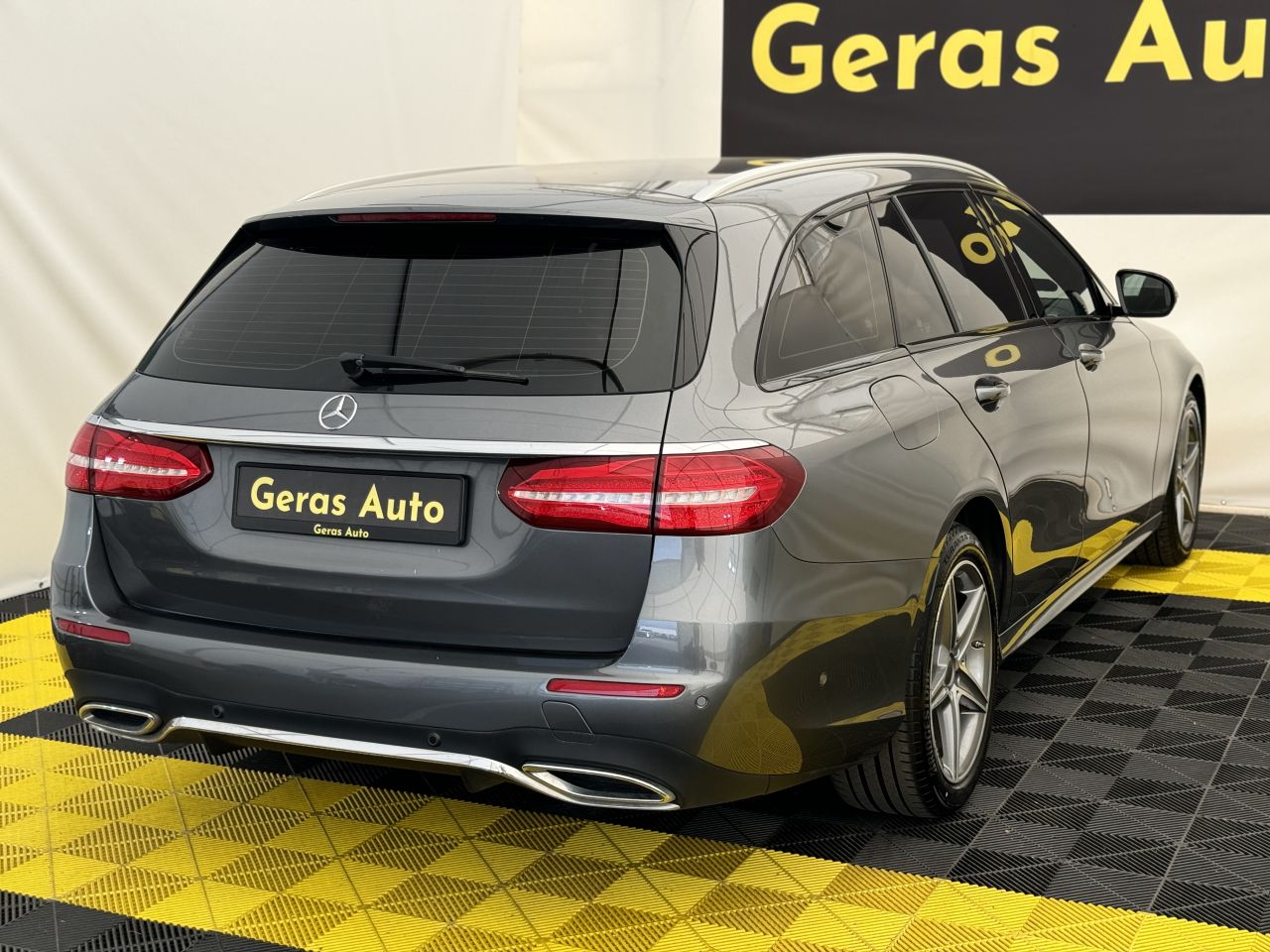 Mercedes-Benz E220 | 3