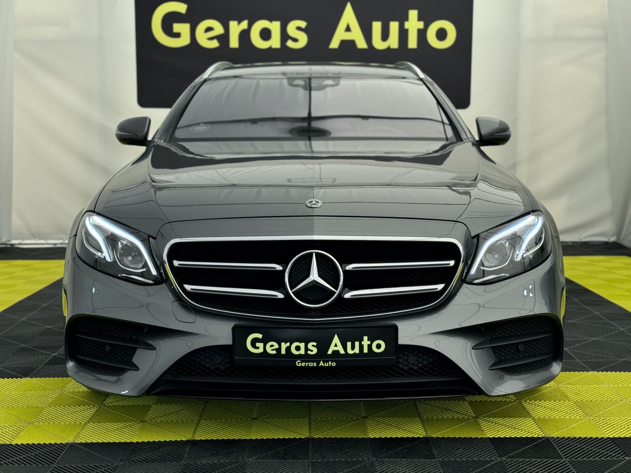 Mercedes-Benz E220 | 1