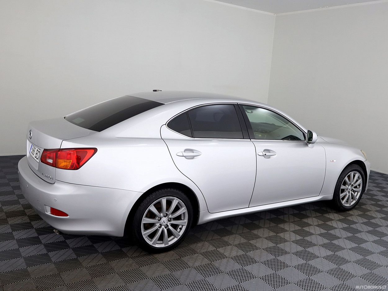 Lexus IS 220 | 2