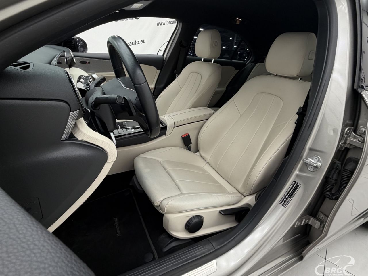 Mercedes-Benz A200 | 22