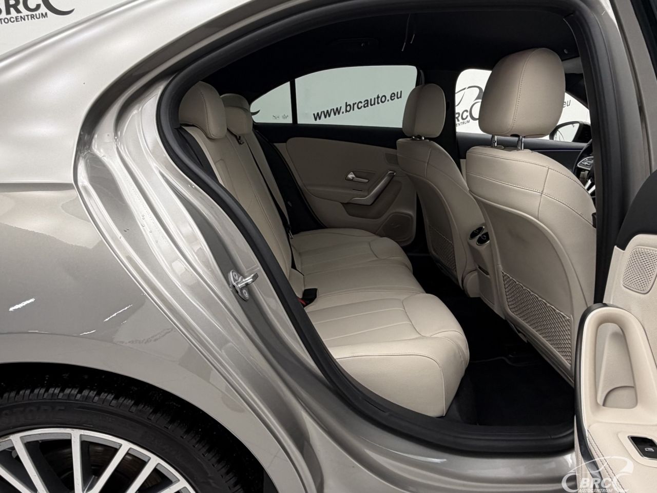 Mercedes-Benz A200 | 9