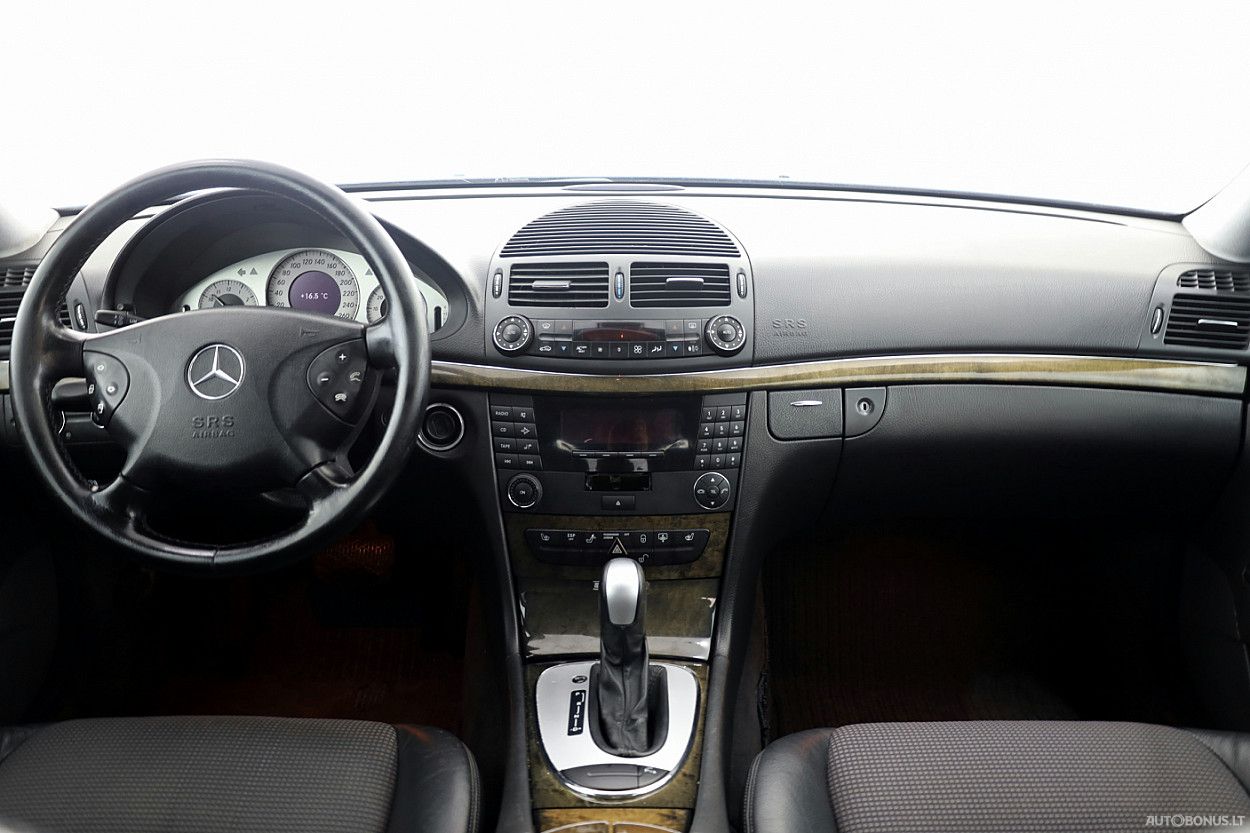 Mercedes-Benz E200 | 4