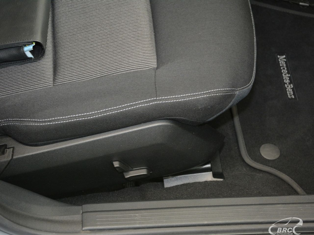 Mercedes-Benz E220 | 4