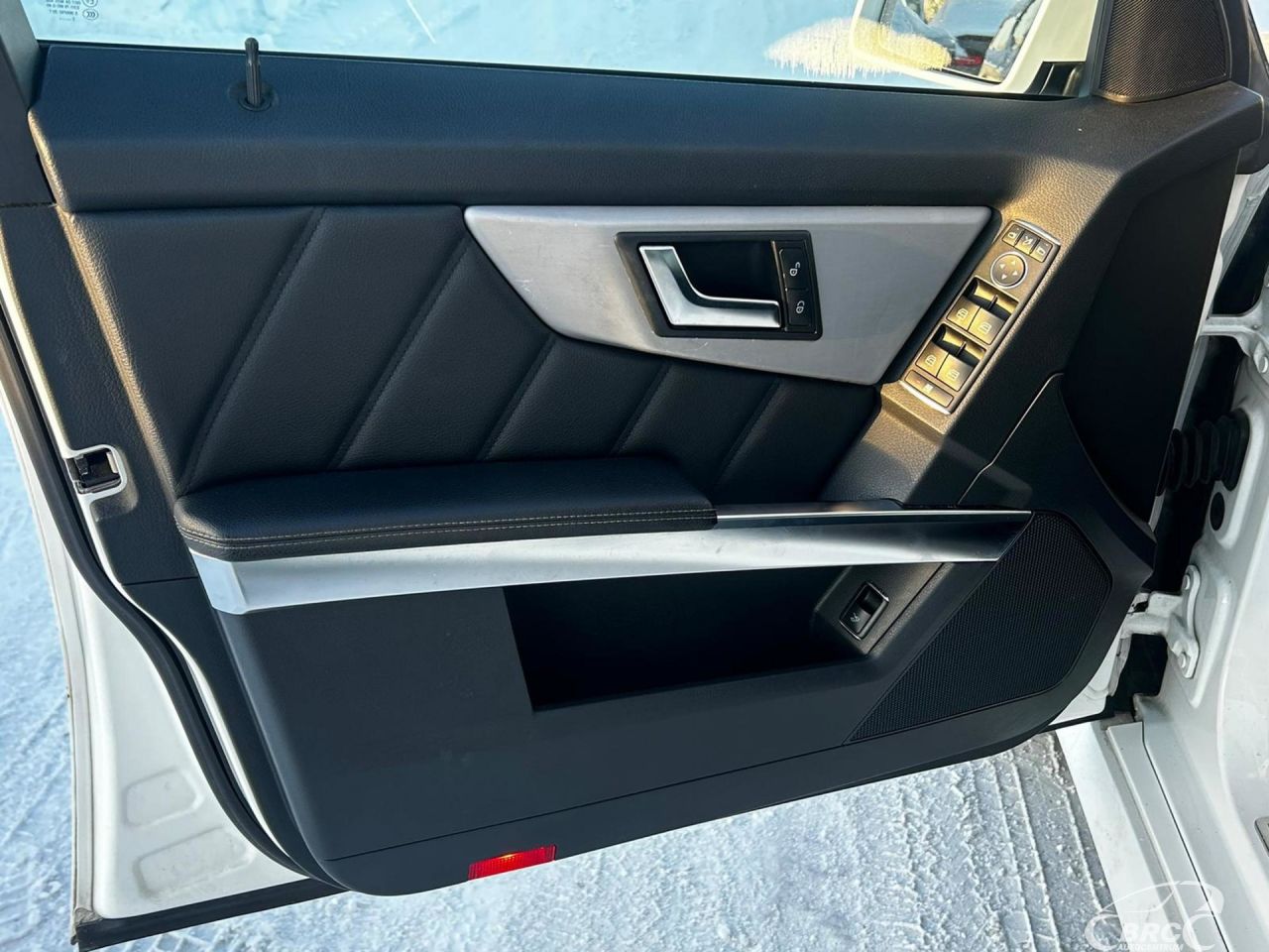 Mercedes-Benz GLK350 | 11
