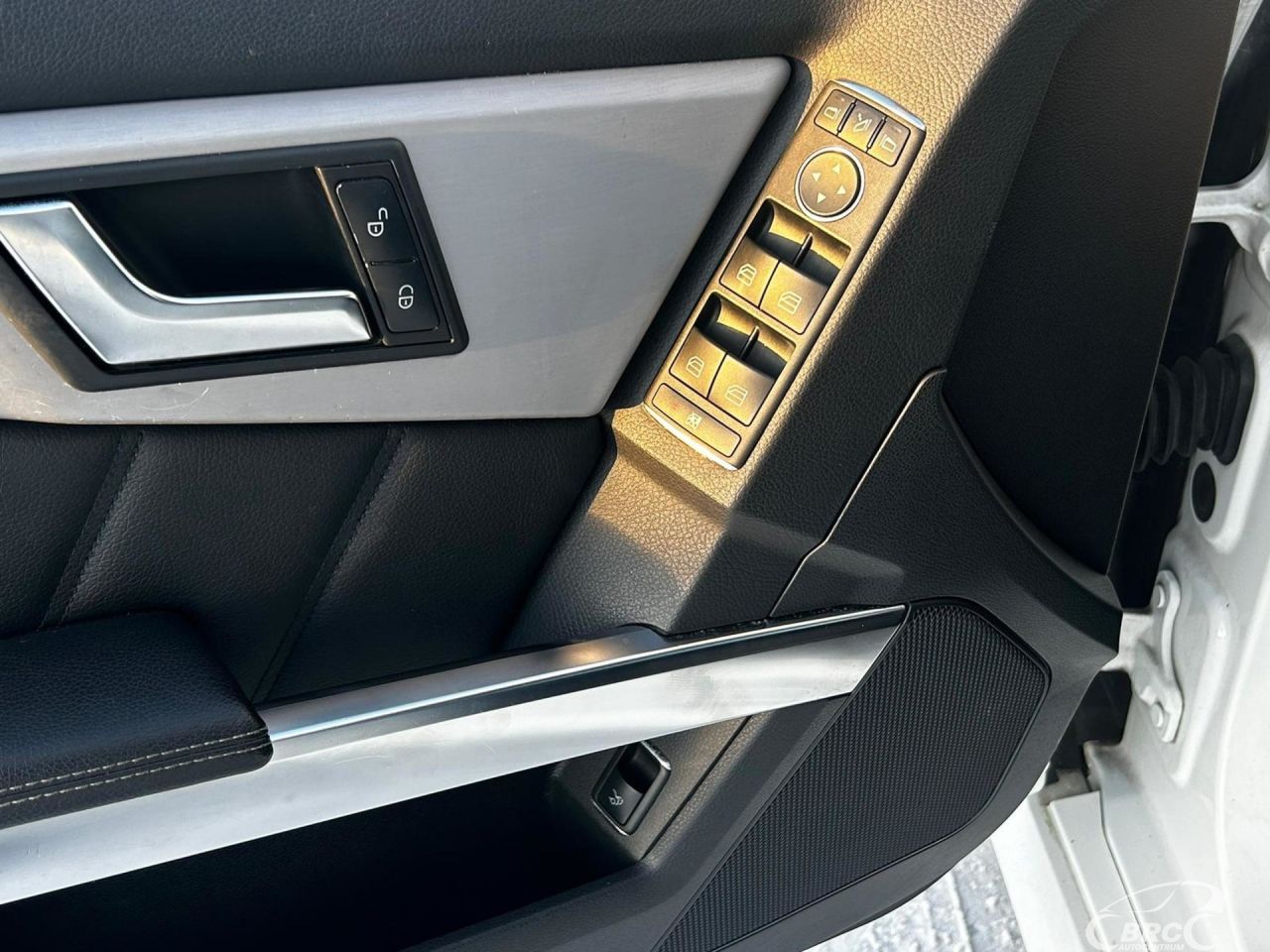 Mercedes-Benz GLK350 | 12