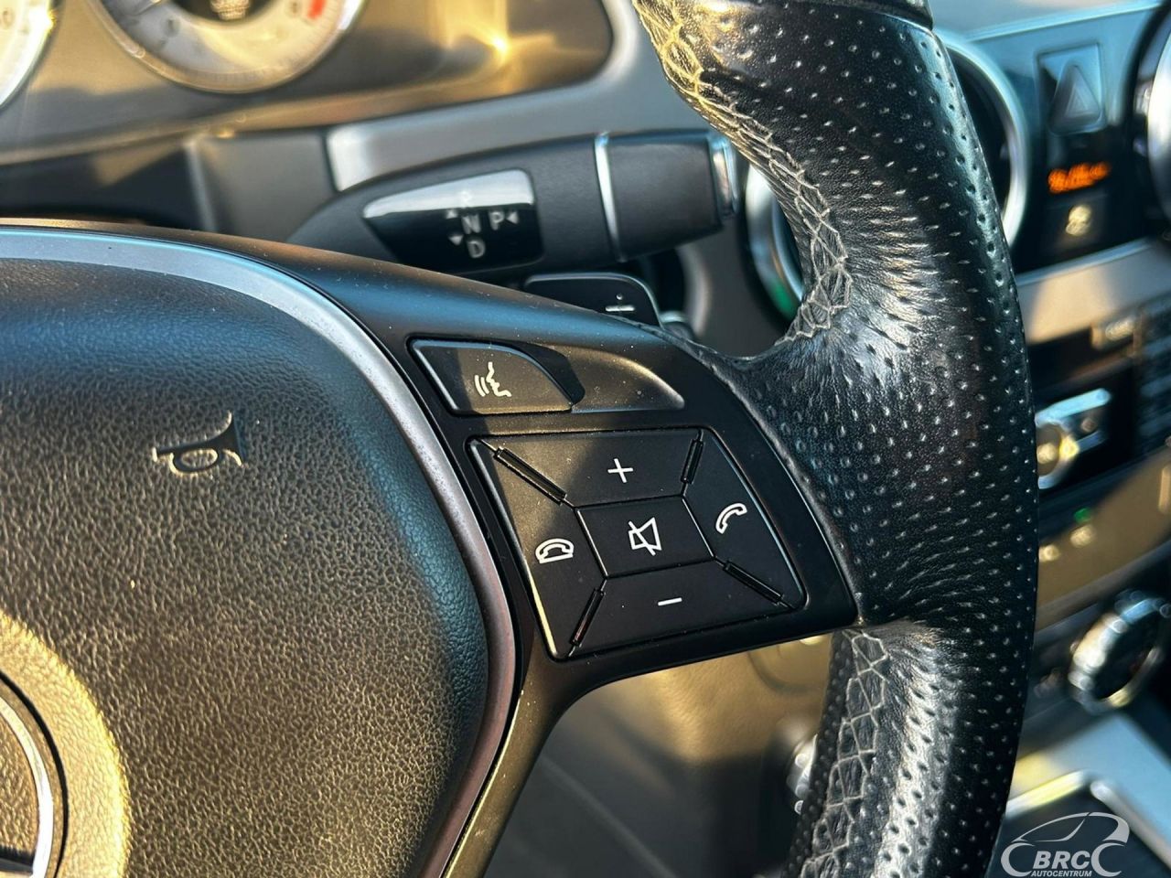 Mercedes-Benz GLK350 | 15