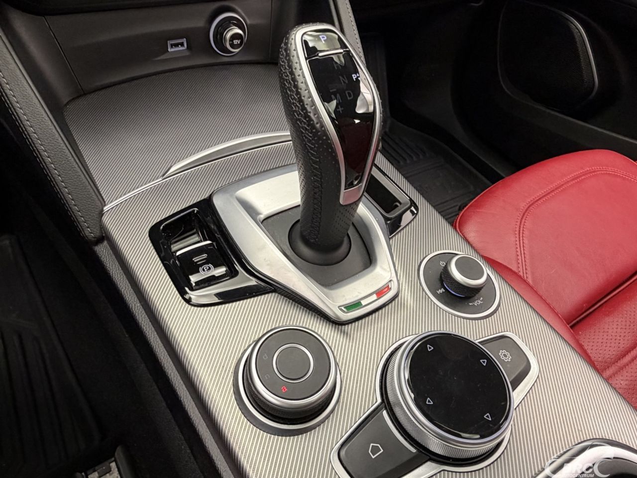 Alfa Romeo Stelvio | 48