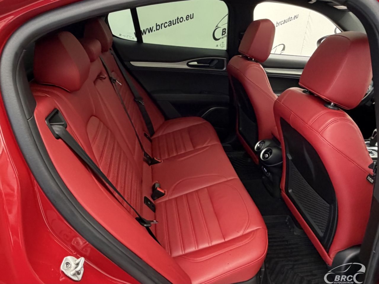 Alfa Romeo Stelvio | 12