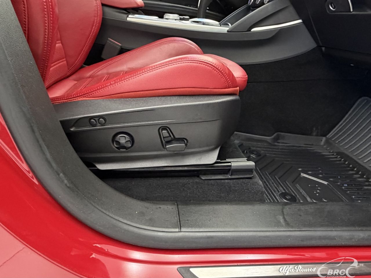 Alfa Romeo Stelvio | 5