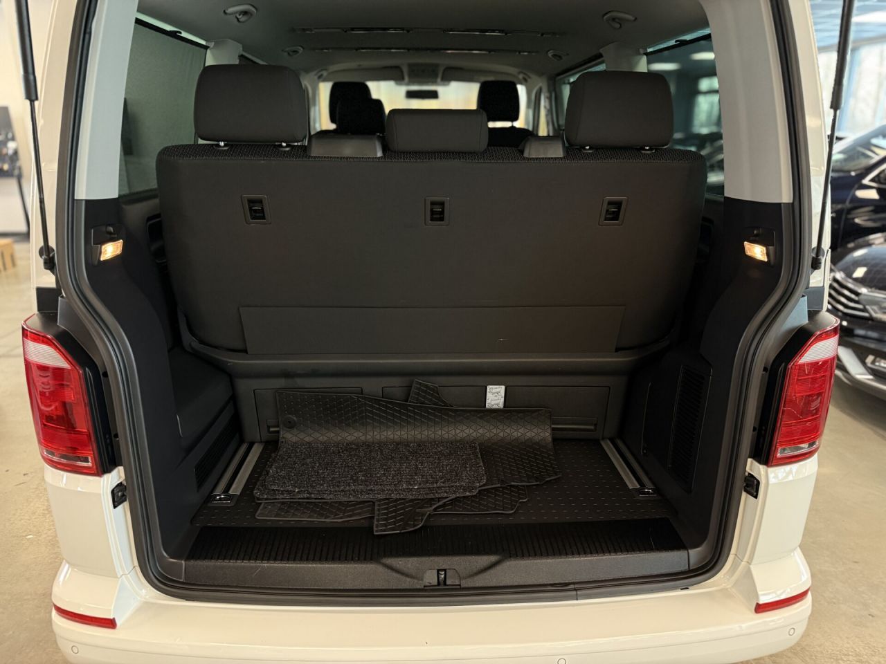 Volkswagen Multivan | 23