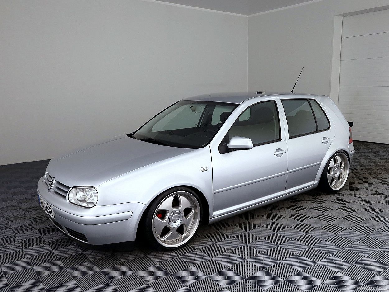 Volkswagen Golf | 1