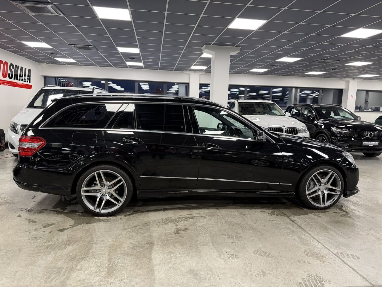 Mercedes-Benz E350 | 33