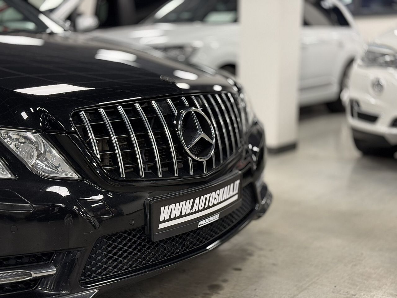 Mercedes-Benz E350 | 36