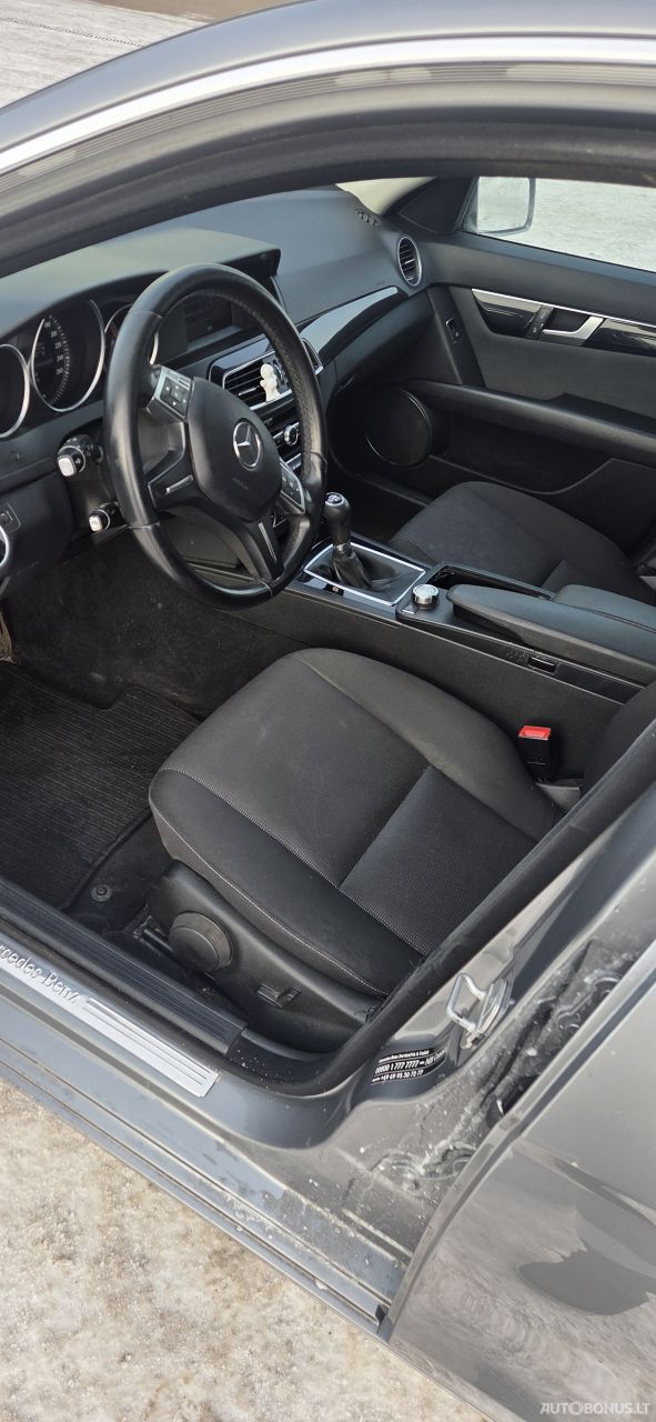 Mercedes-Benz C180 | 8