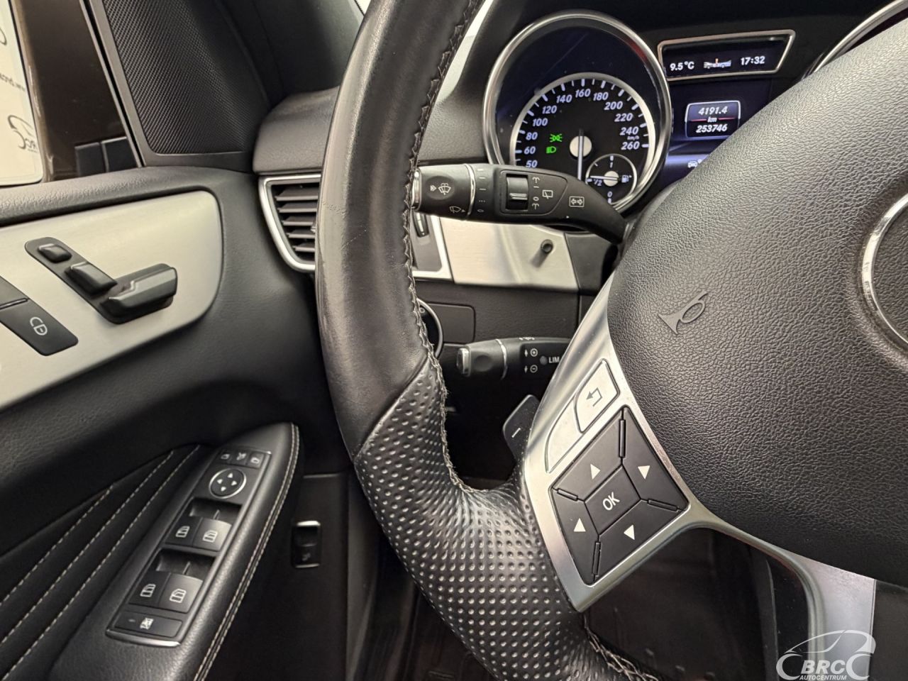 Mercedes-Benz ML350 | 32