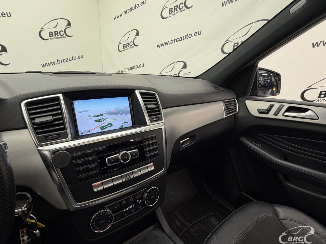 Mercedes-Benz ML350 | 28