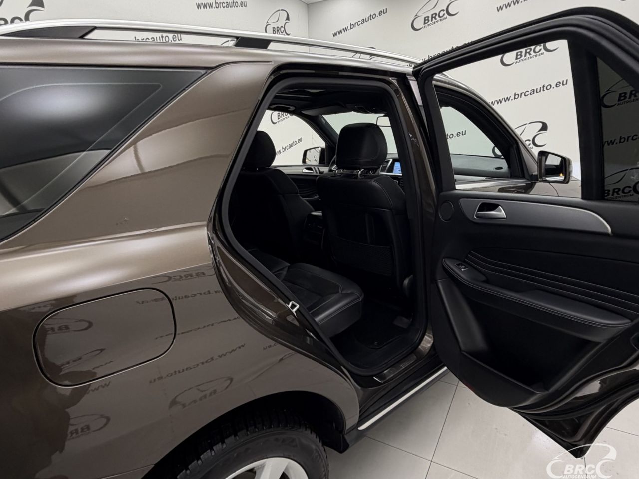 Mercedes-Benz ML350 | 12