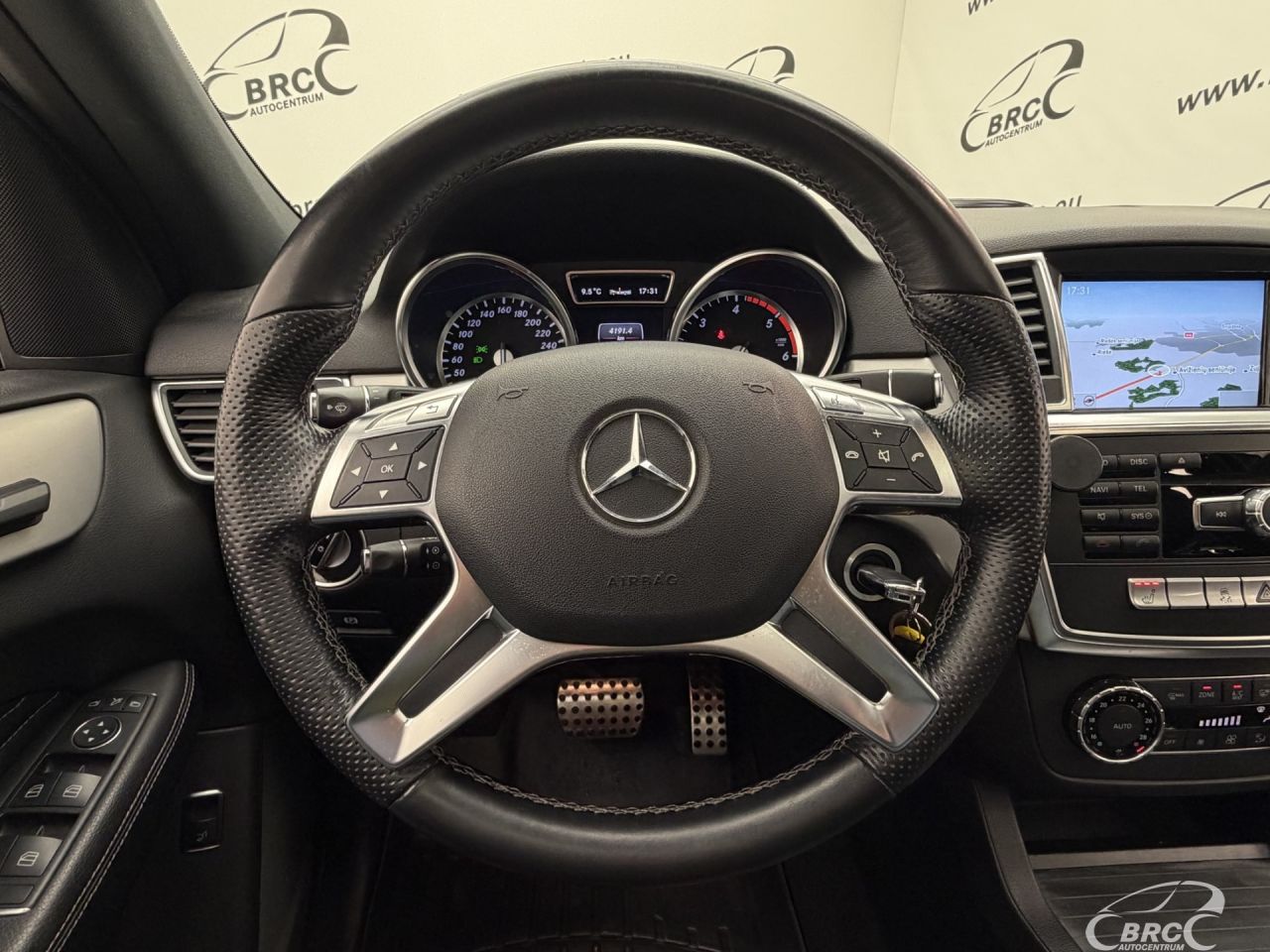 Mercedes-Benz ML350 | 29