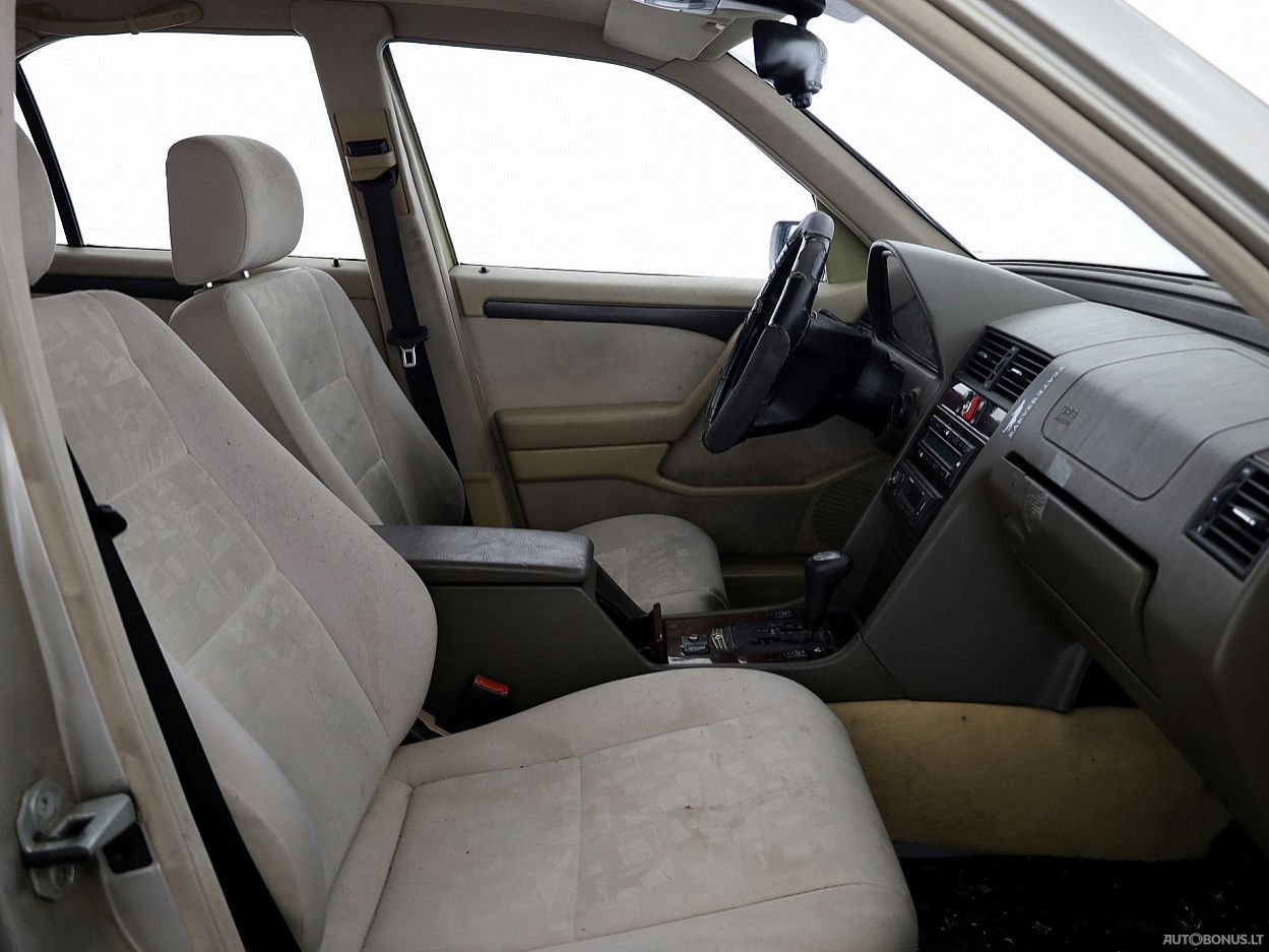 Mercedes-Benz C230 | 5