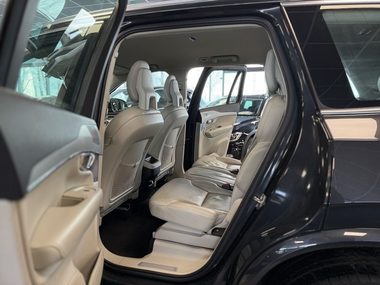 Volvo XC90 | 8