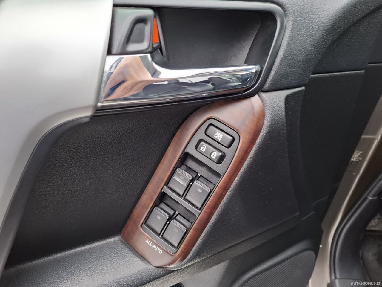 Toyota Land Cruiser | 12