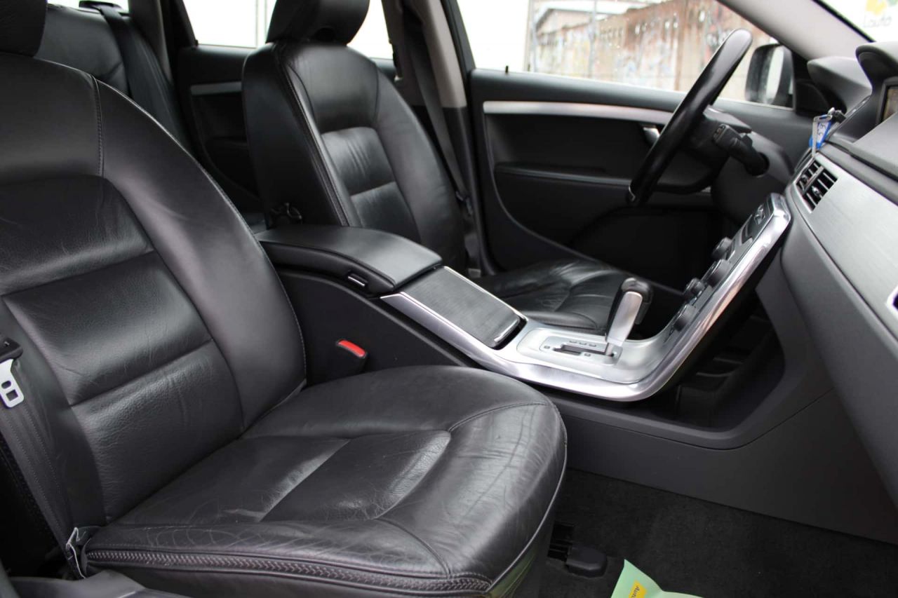 Volvo XC70 | 8