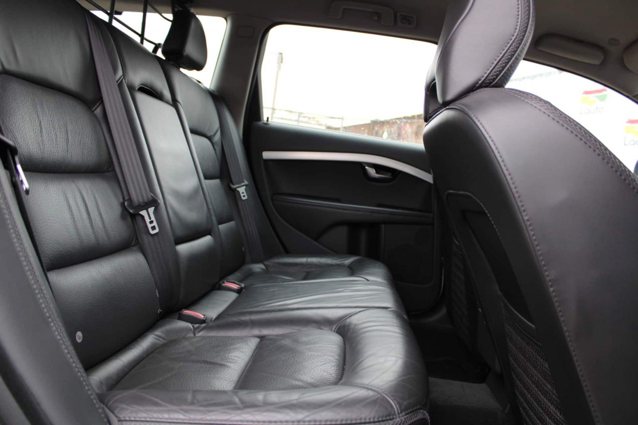 Volvo XC70 | 9