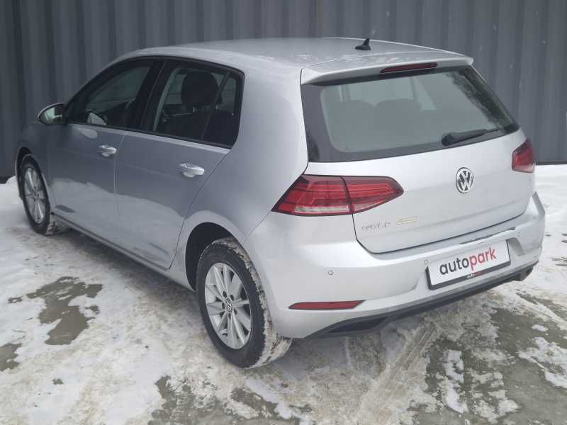 Volkswagen Golf | 3