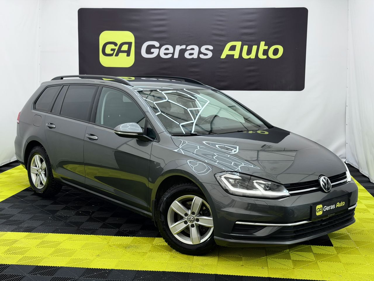 Volkswagen Golf | 2