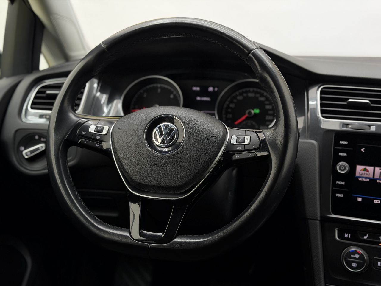Volkswagen Golf | 16