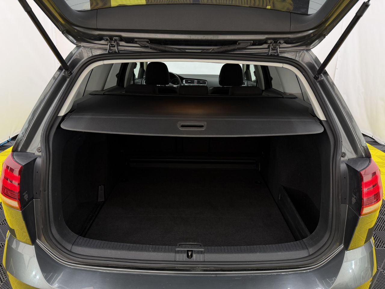 Volkswagen Golf | 11