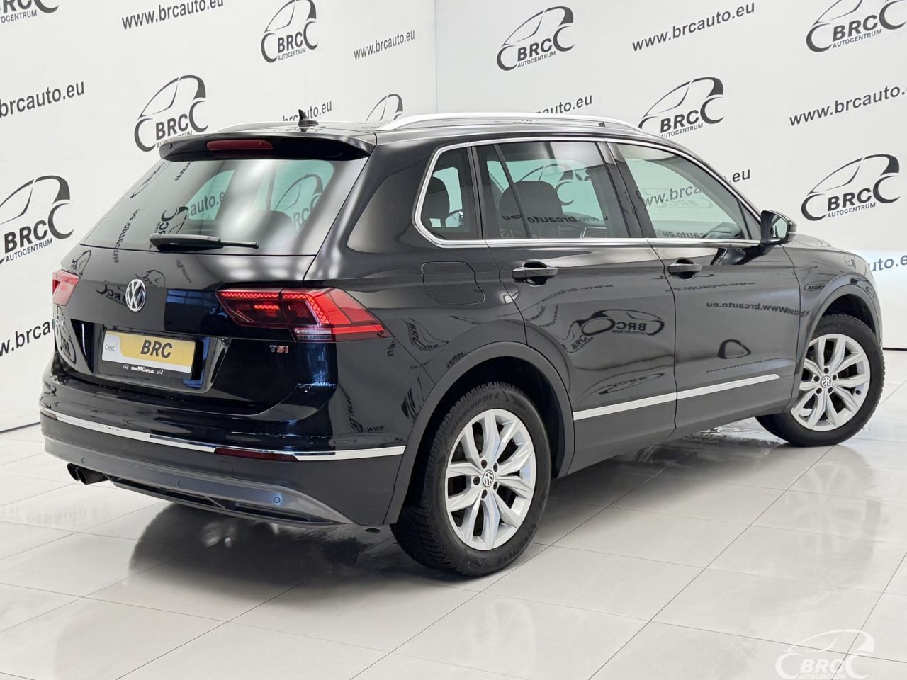 Volkswagen Tiguan | 1