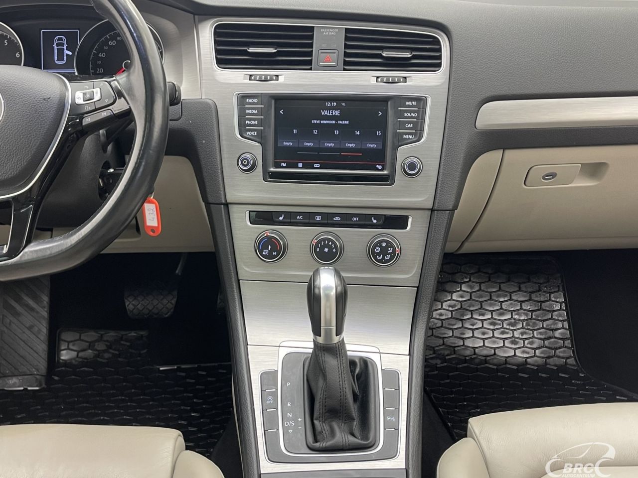 Volkswagen Golf | 23