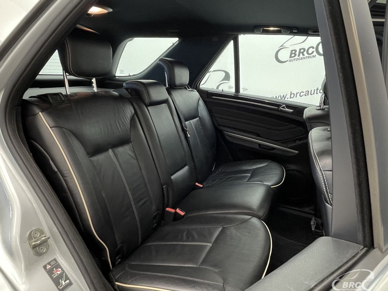 Mercedes-Benz ML350 | 10