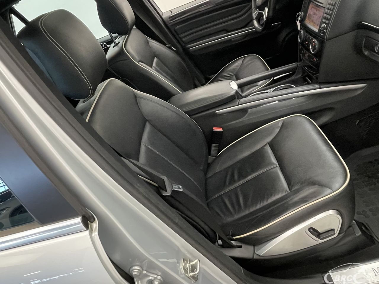 Mercedes-Benz ML350 | 4