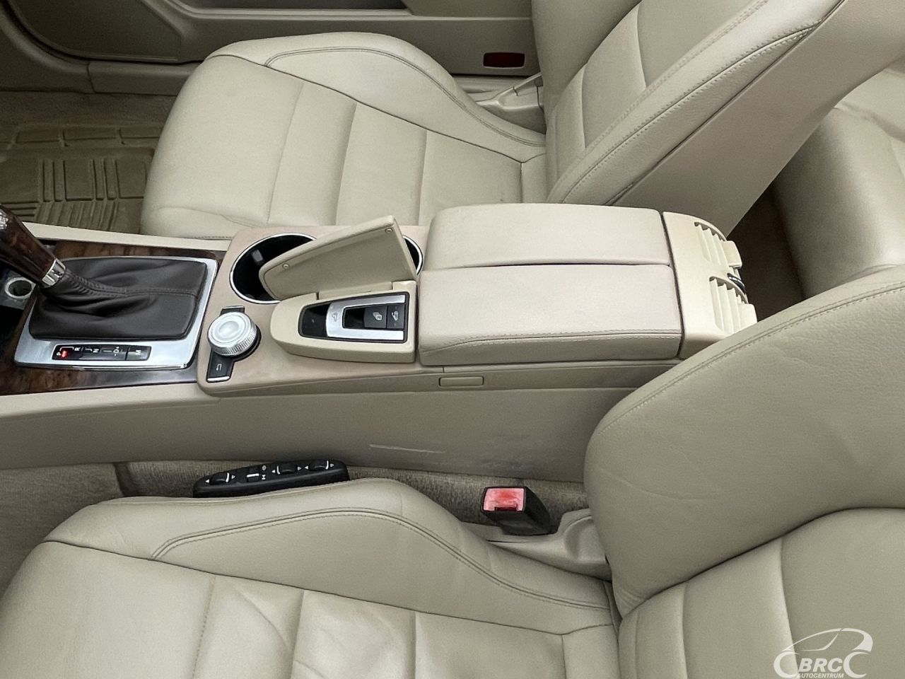 Mercedes-Benz E550 | 24