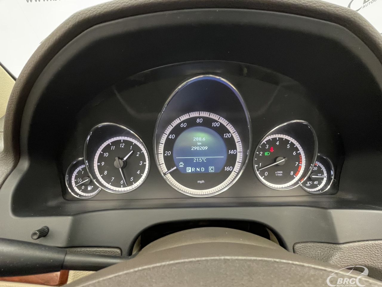 Mercedes-Benz E550 | 33