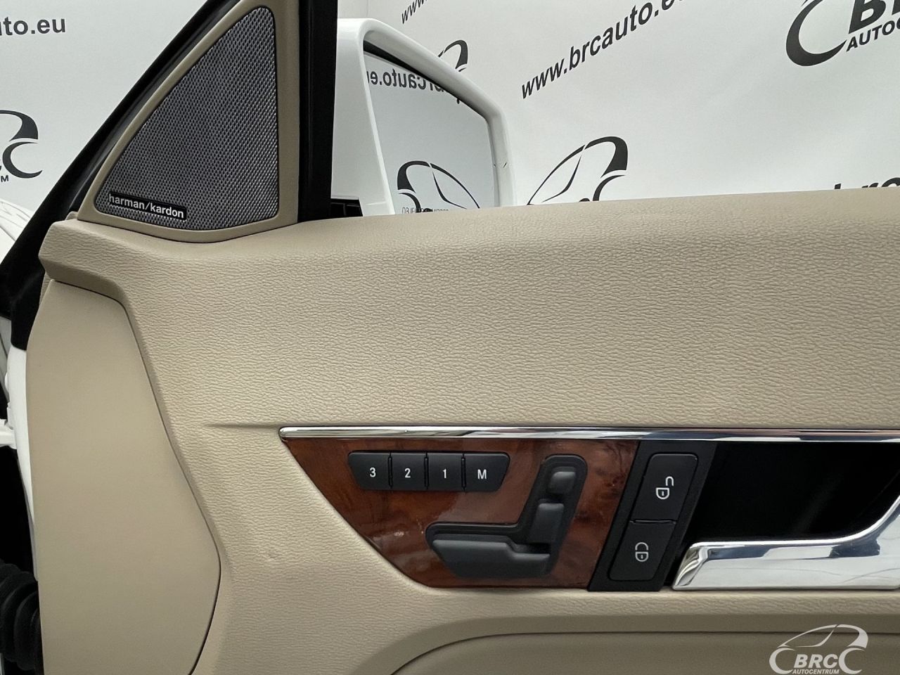 Mercedes-Benz E550 | 10