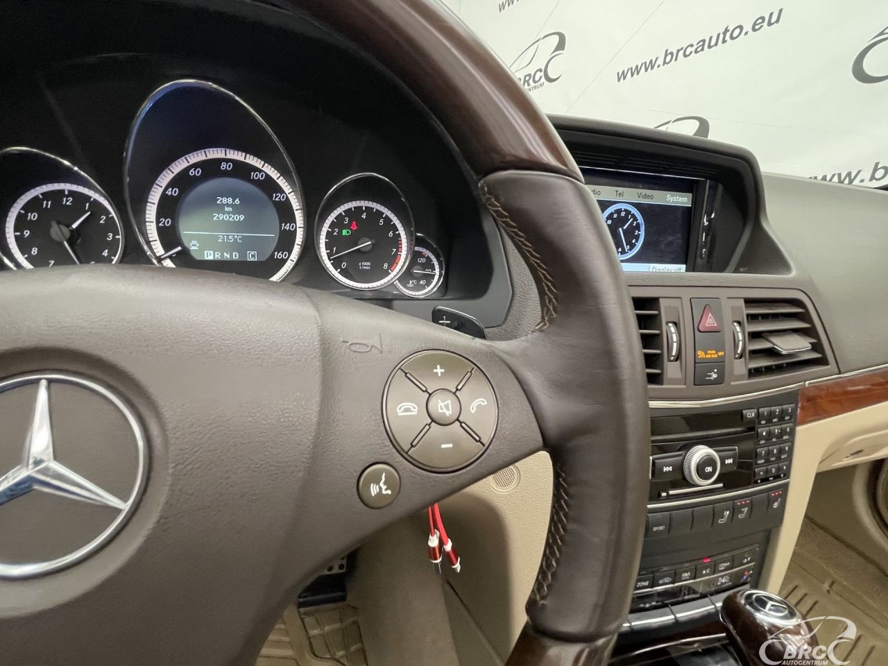 Mercedes-Benz E550 | 29