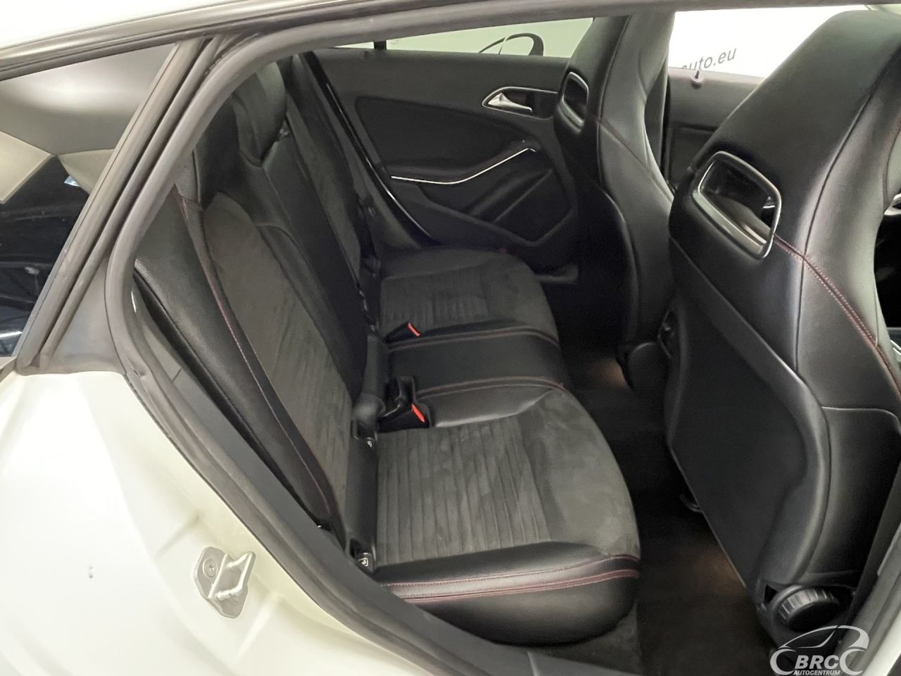 Mercedes-Benz CLA200 | 10
