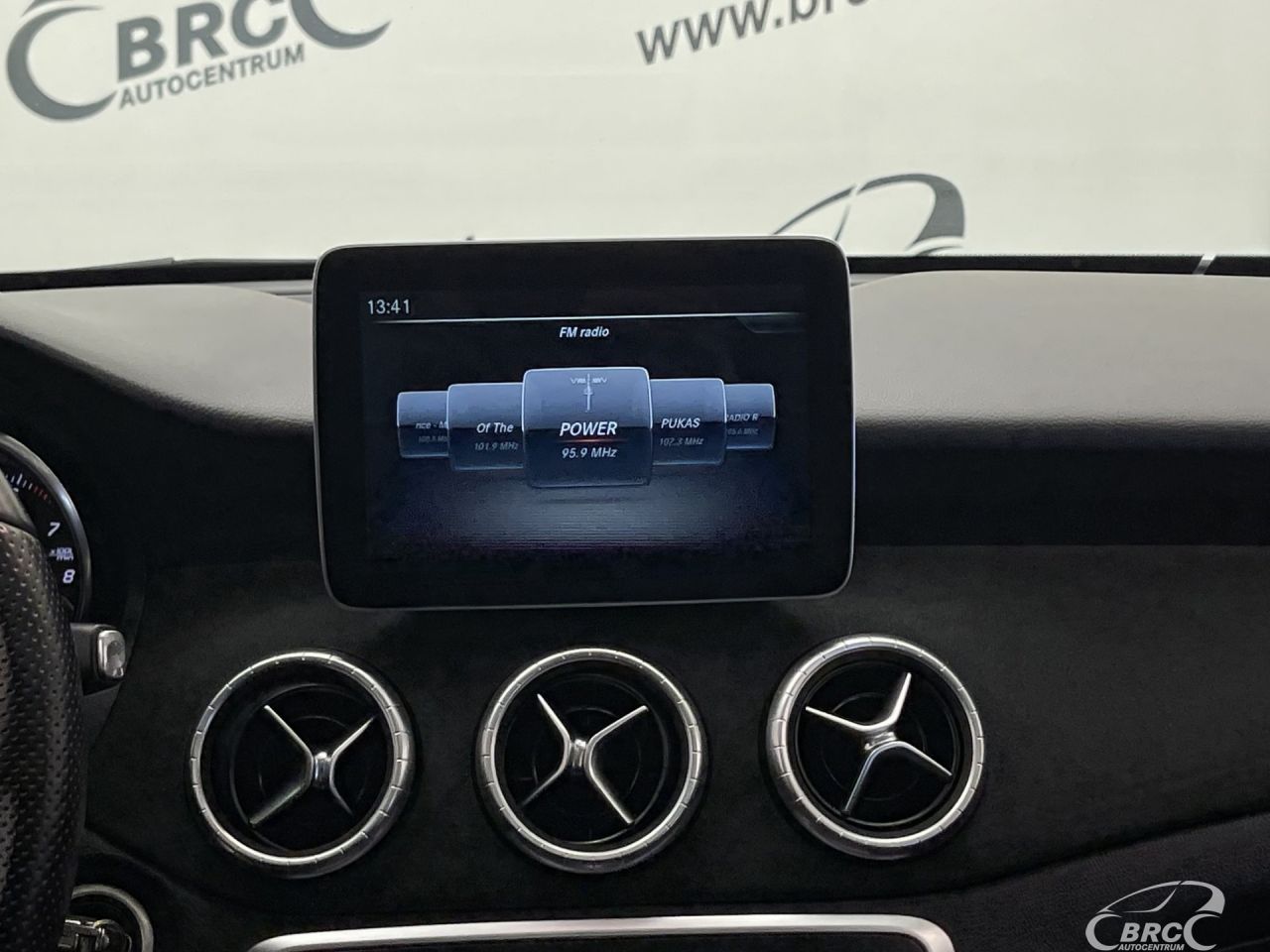 Mercedes-Benz CLA200 | 15