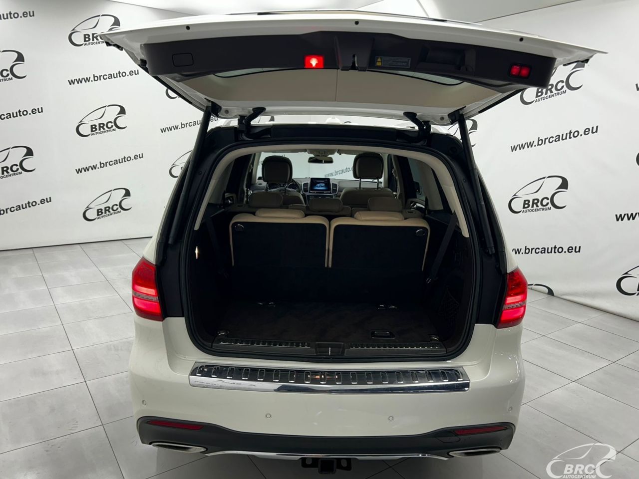 Mercedes-Benz GLS450 | 30