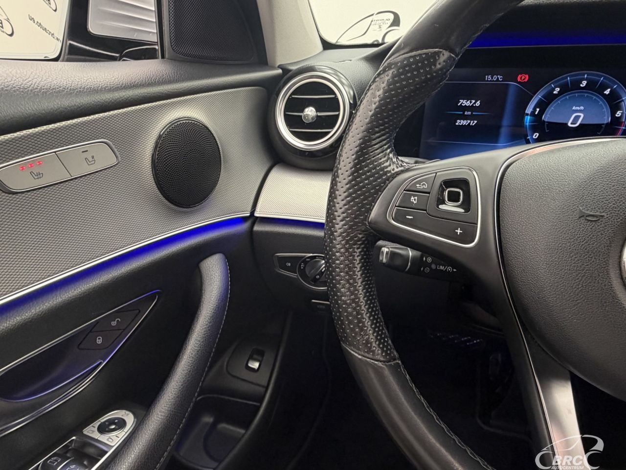 Mercedes-Benz E220 | 29