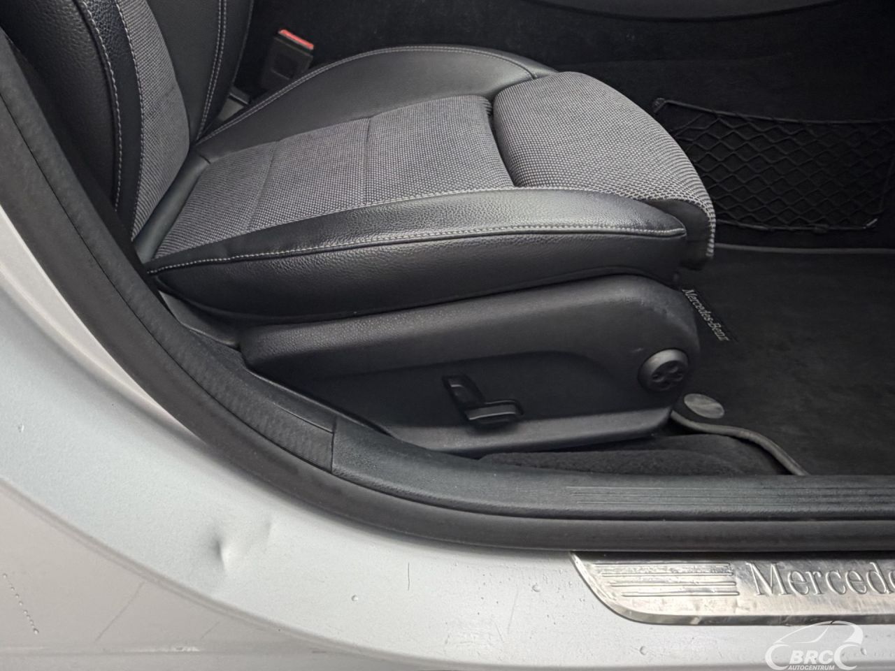 Mercedes-Benz E220 | 5