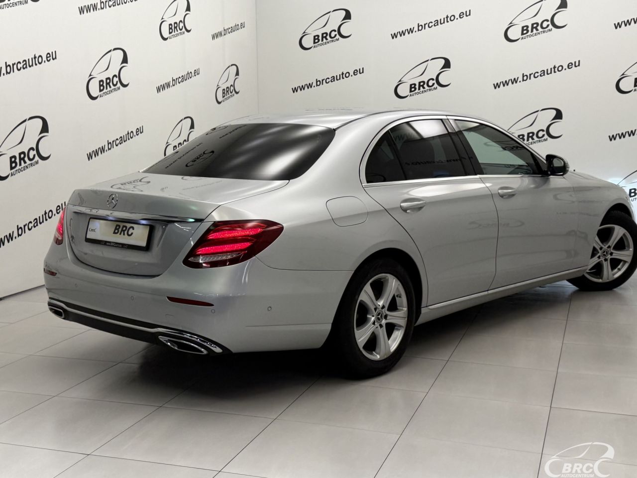 Mercedes-Benz E220 | 1