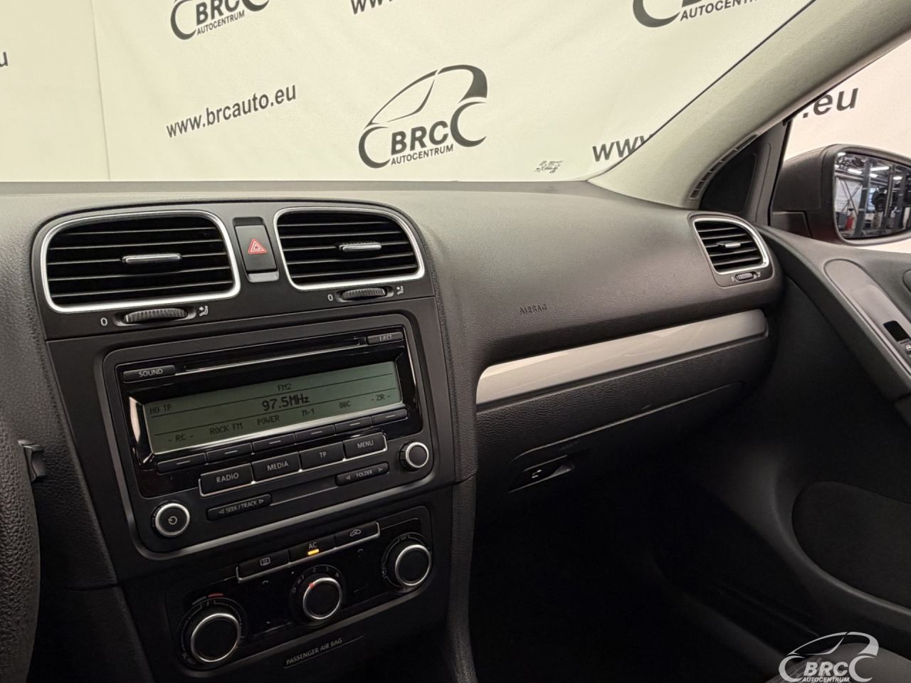 Volkswagen Golf | 24