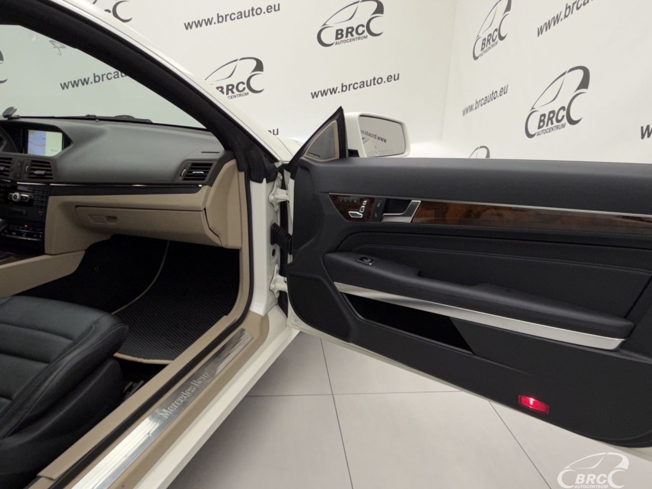 Mercedes-Benz E350 | 7