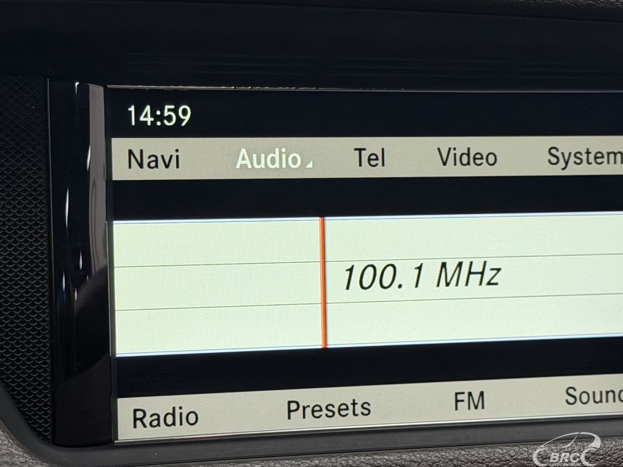 Mercedes-Benz E350 | 32